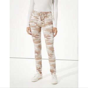 AMERICAN EAGLE Camo High-Waisted Jegging Jogger